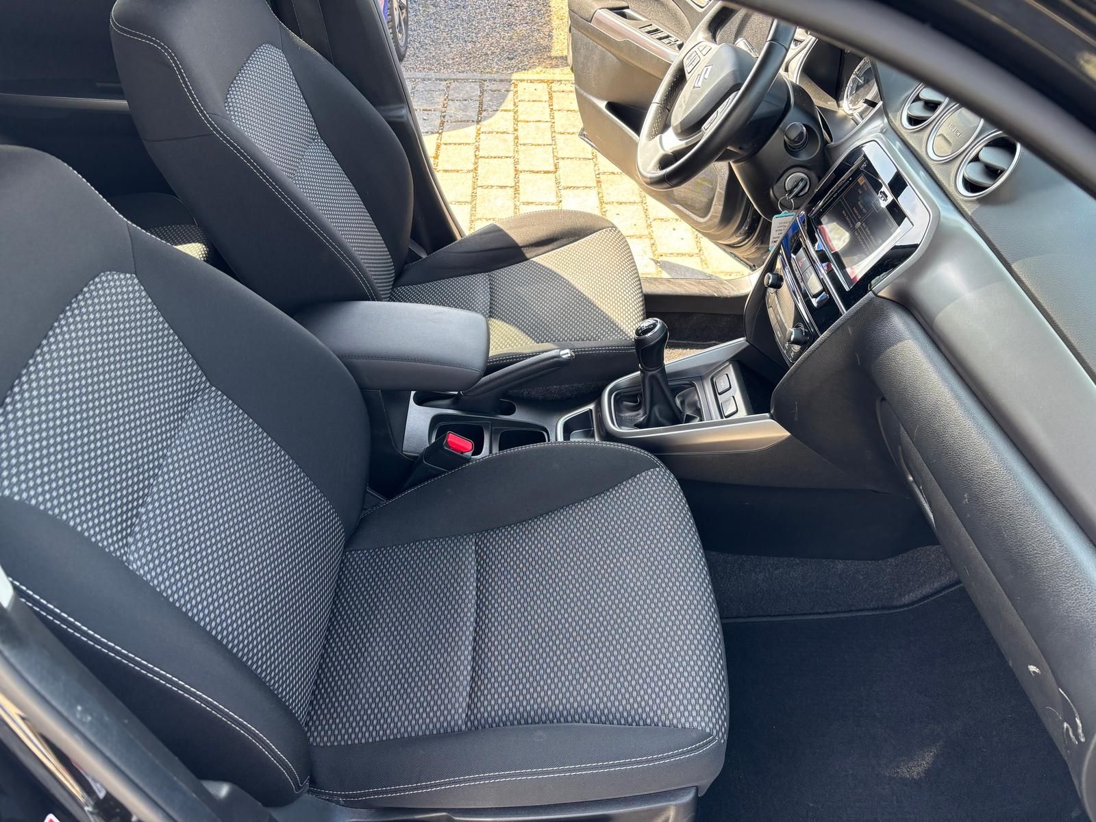 Suzuki Vitara 1.5 Hybrid Comfort - Samsaru's Car Outlet