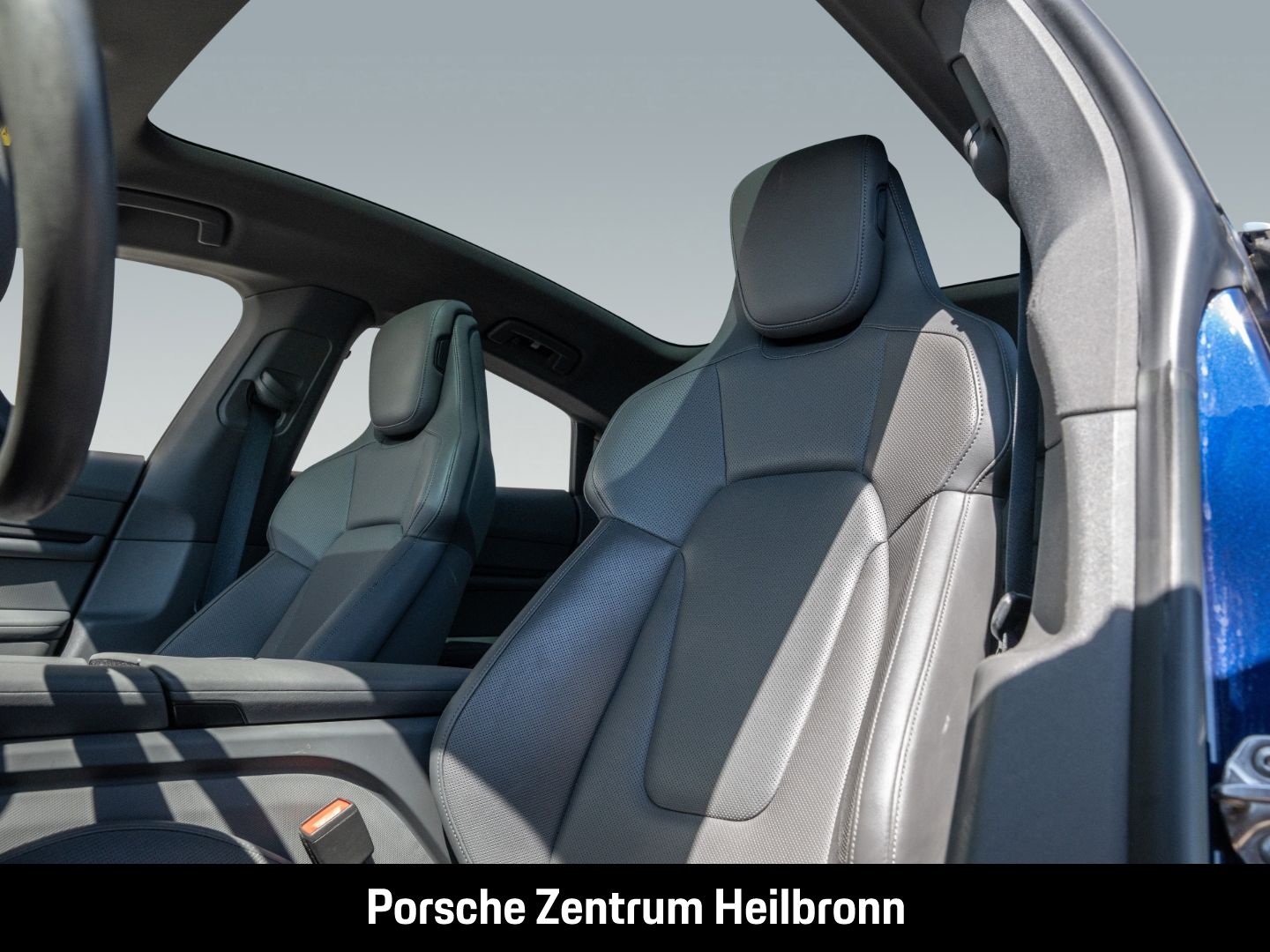 Porsche Taycan 4S Enzianblau Panoramadach Luftfederung