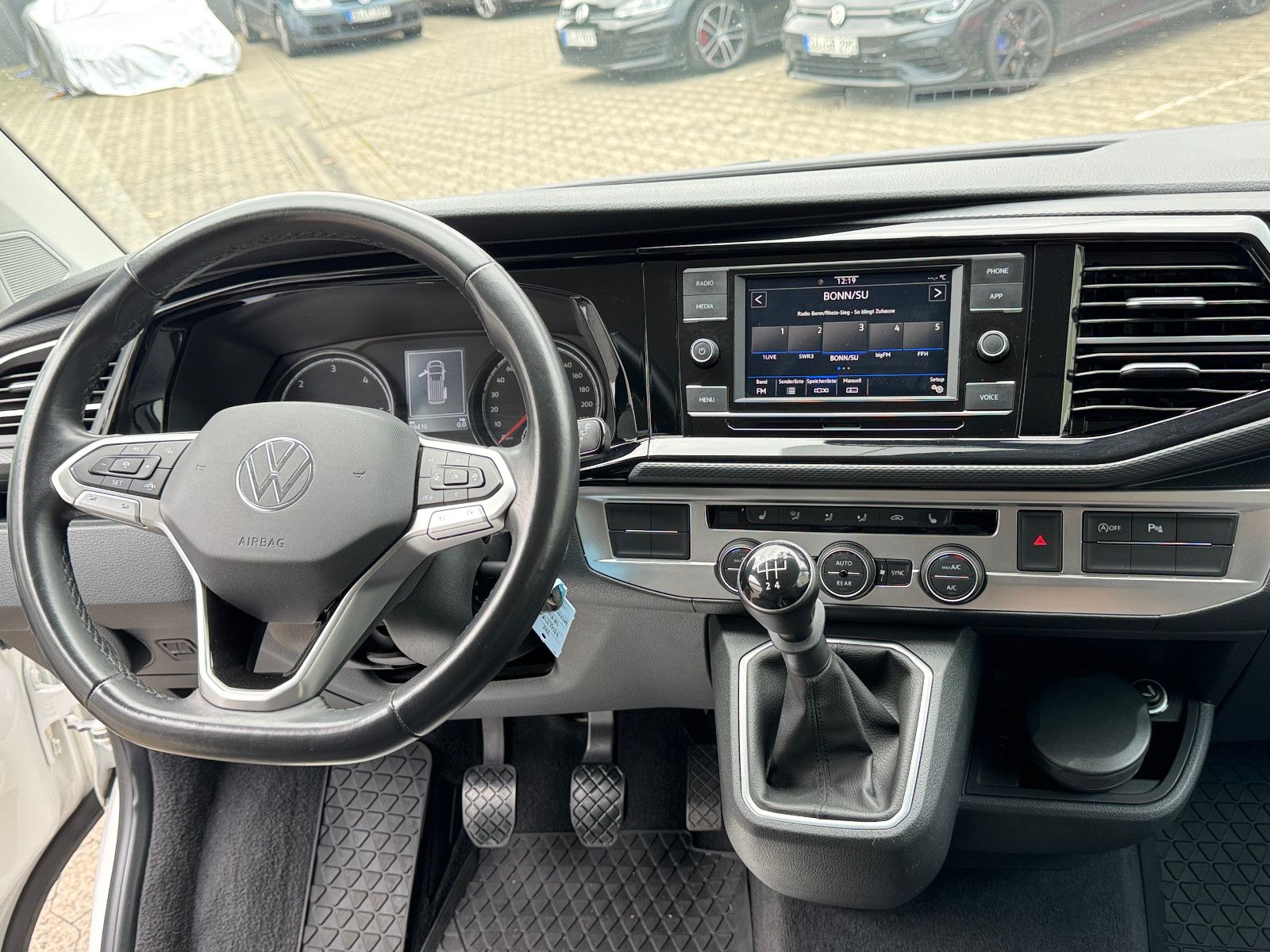 Volkswagen T6.1 Multivan 2.0 TDI Trendline - Samsaru's Car Outlet