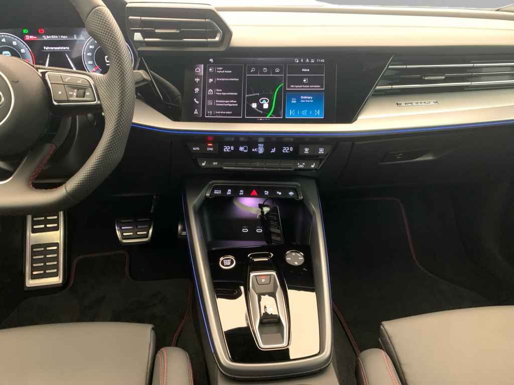 Audi A3 Sportback S line TFSI qua *AHK*MATRIX*R-CAM*