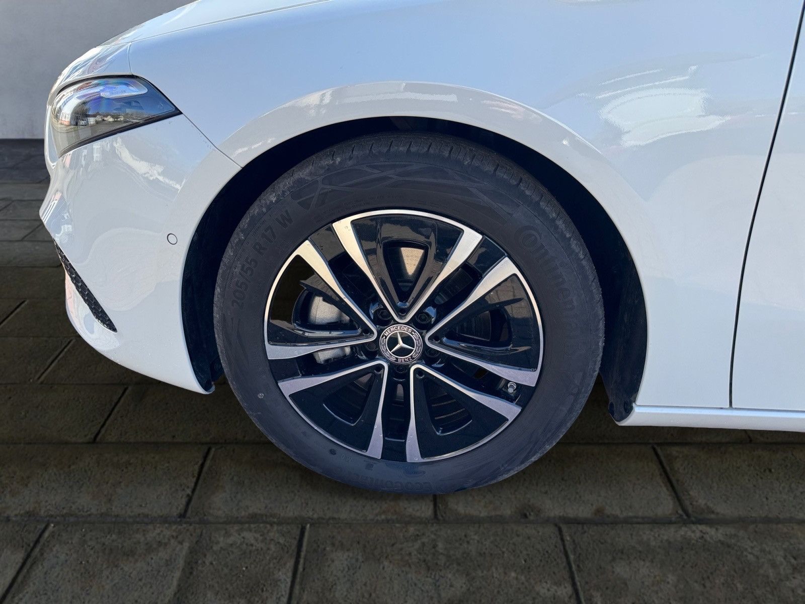 Mercedes-Benz A 180 AMG-Line - Samsaru's Car Outlet
