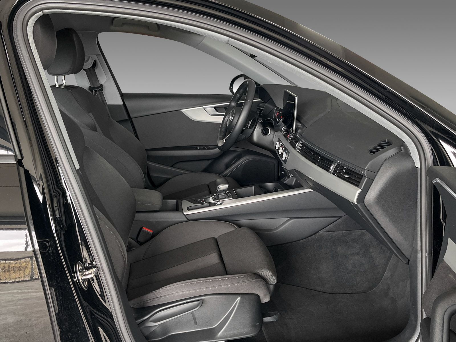 Audi A4 Avant 35 TFSI S tronic - Samsaru's Car Outlet