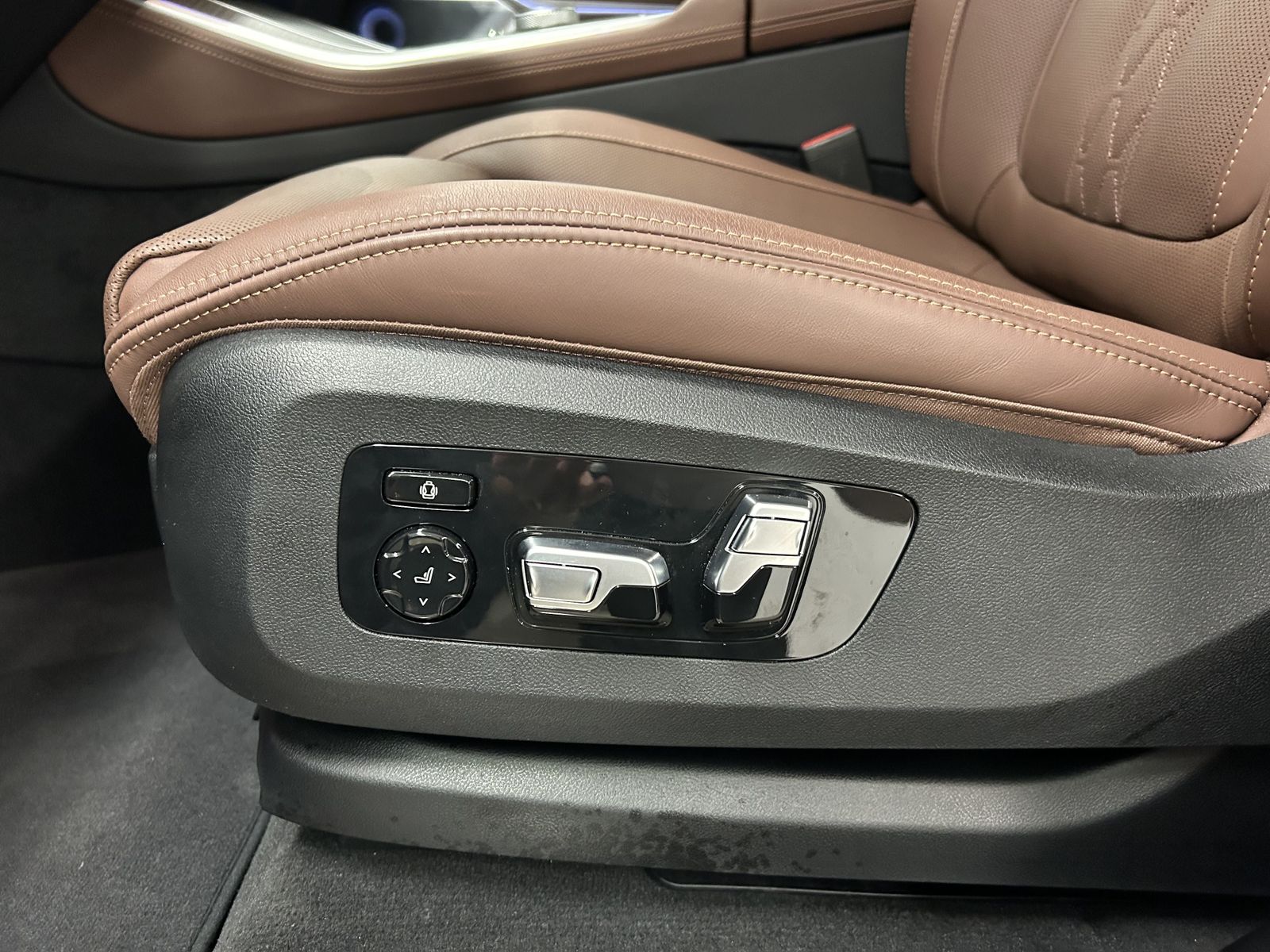 BMW X5 xDrive40i M Sportpaket AHK B&W Pano. DAB Driv