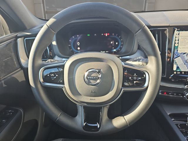Volvo XC60 B5 B AWD Plus Dark - Samsaru's Car Outlet