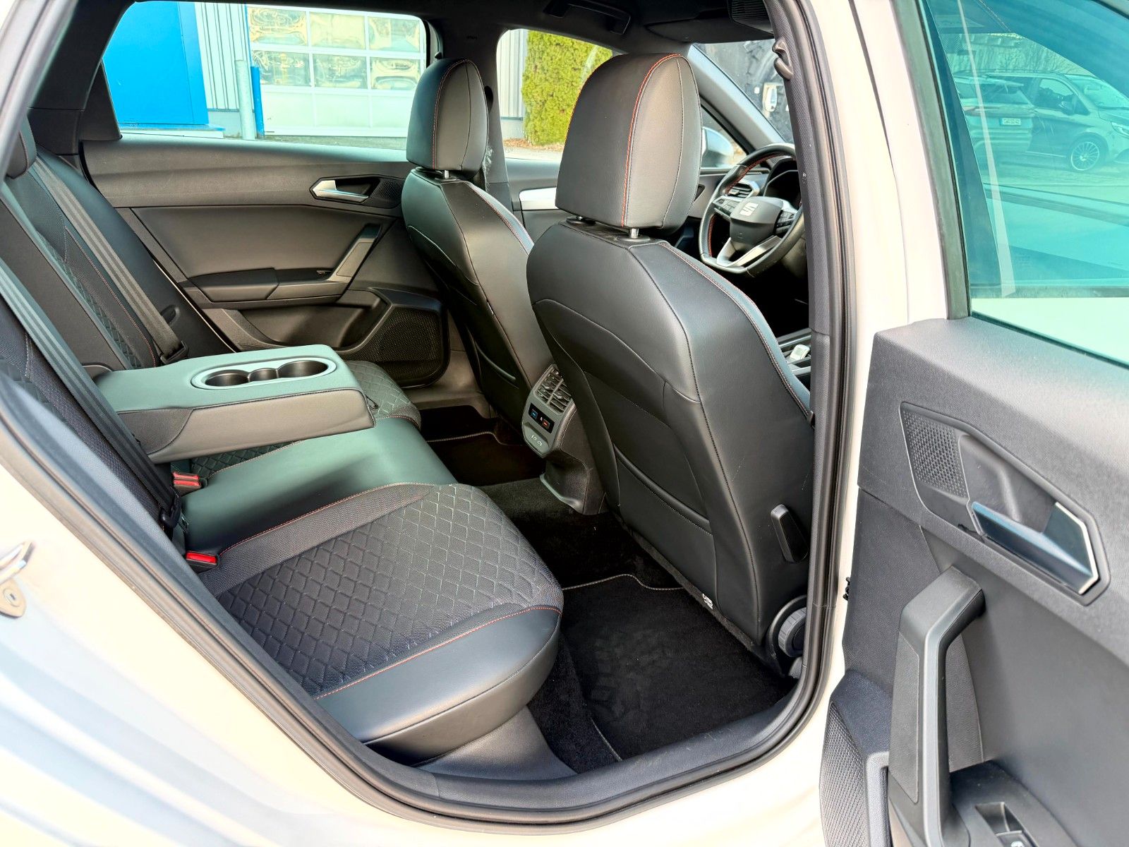 Seat Leon 1.5 eTSI ACT FR DSG Sportstourer Navi_Kamer