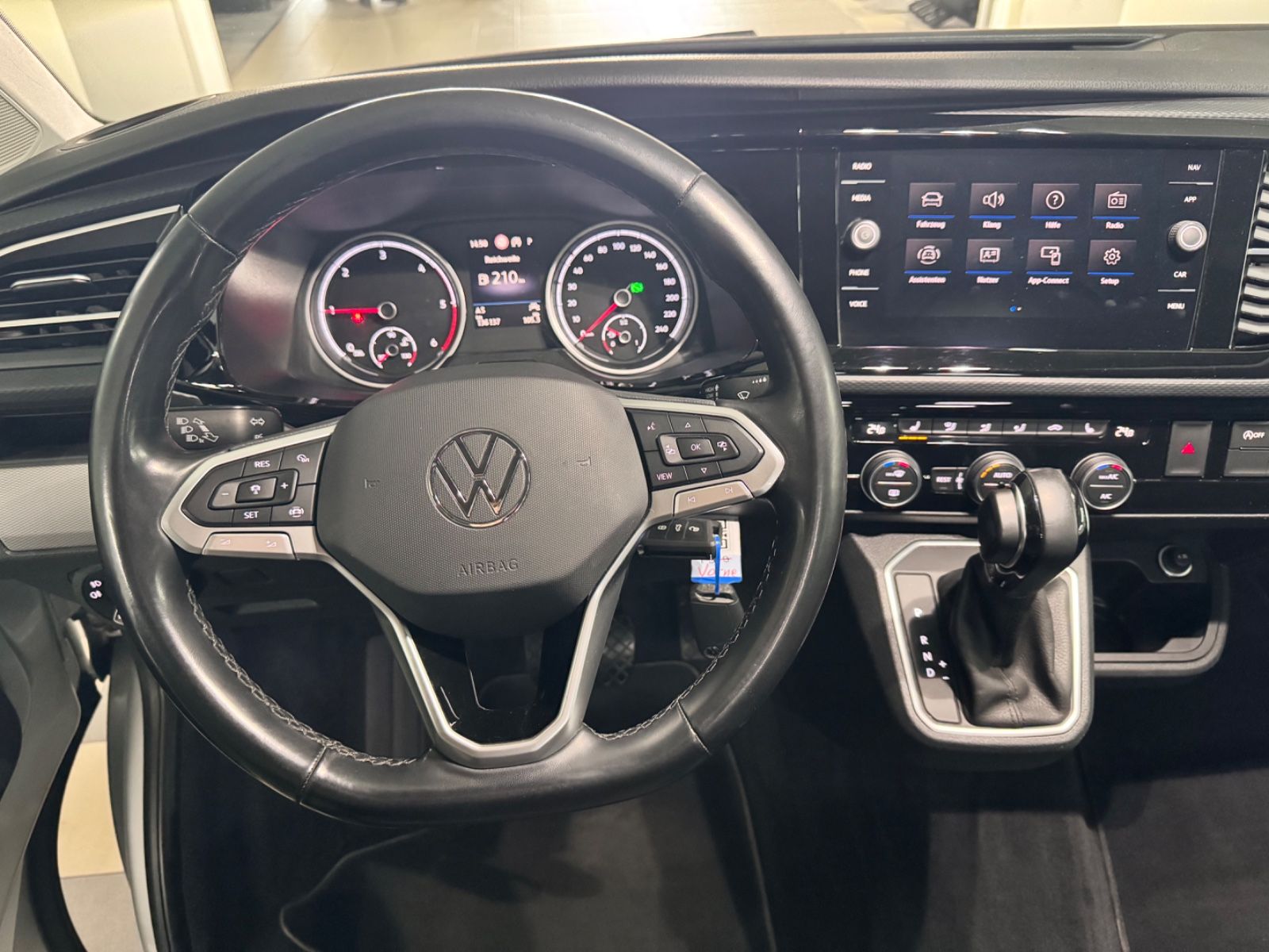 Volkswagen T6.1 Multivan 2.0 TDI DSG - Samsaru's Car Outlet