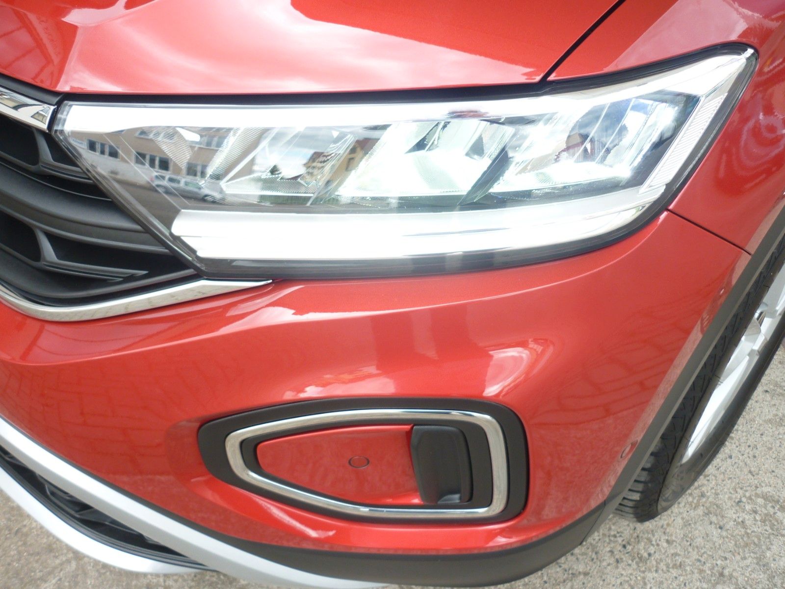 Volkswagen T-Roc 1.0 TSI Life - Samsaru's Car Outlet