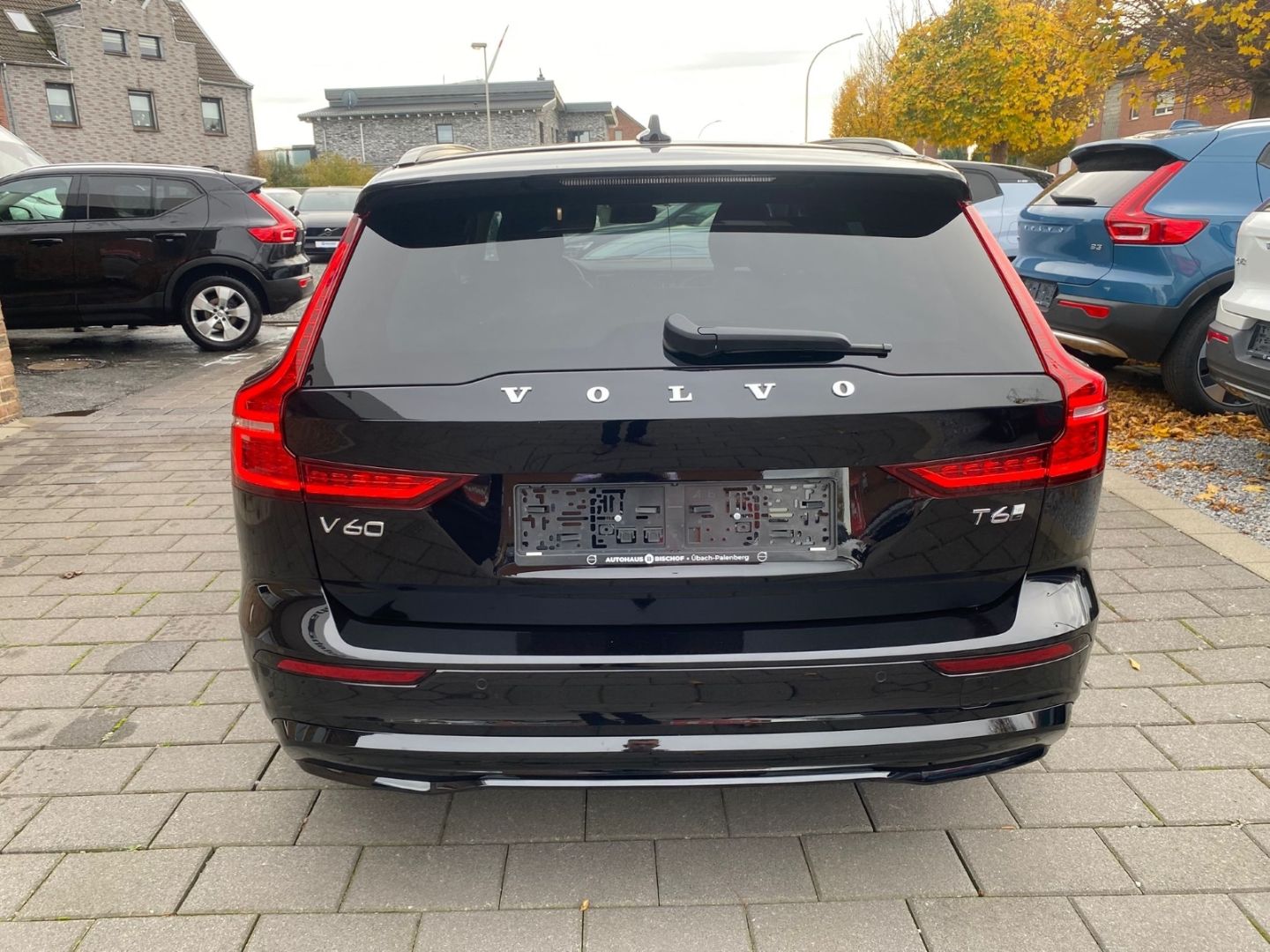 Volvo V60 T6 Plus Dark Plug-In Hybrid AWD AHK 360 Harm