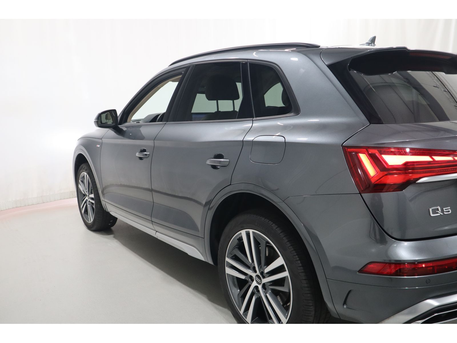 Audi Q5 50 TFSI e quattro S line - Samsaru's Car Outlet