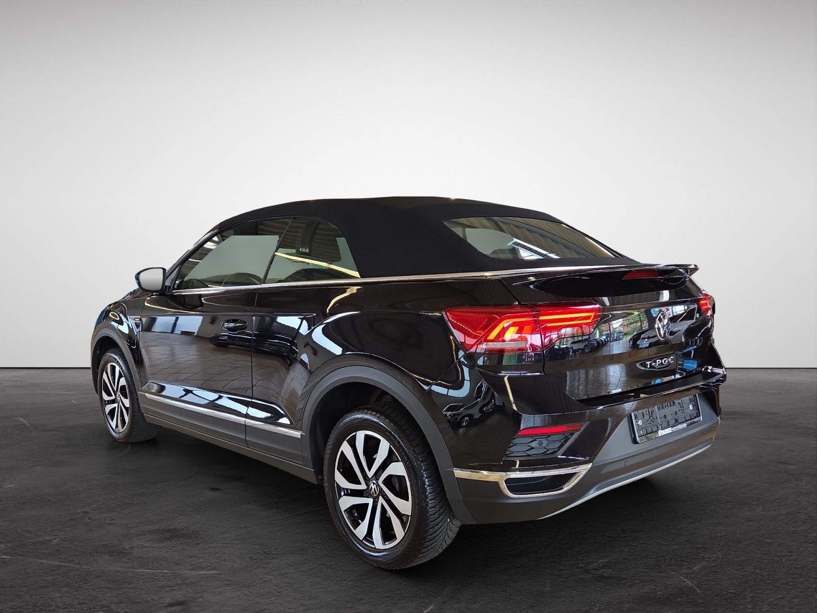Volkswagen T-Roc 1.5 TSI DSG Active - Samsaru's Car Outlet