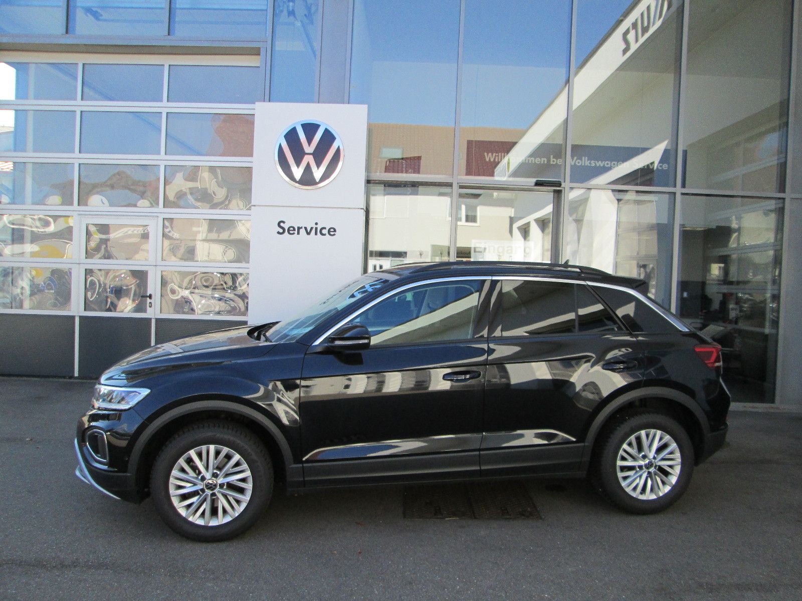 Volkswagen T-Roc Life - Samsaru's Car Outlet