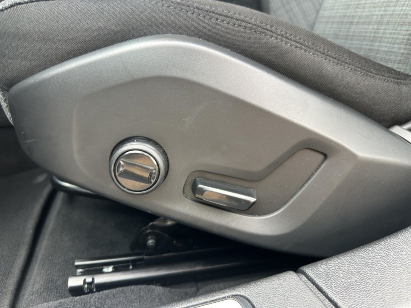 Volvo S60 Core Mild-Hybrid Navi Klimaautom LED USB SHZ