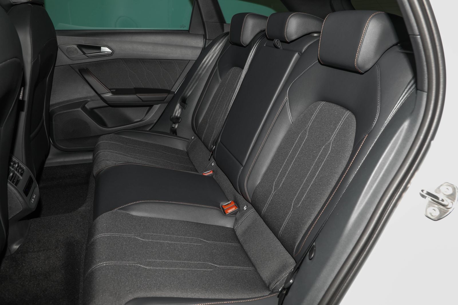 Seat Leon ST 2.0 TDI DSG AHK ACC Kam. SHZ Navi