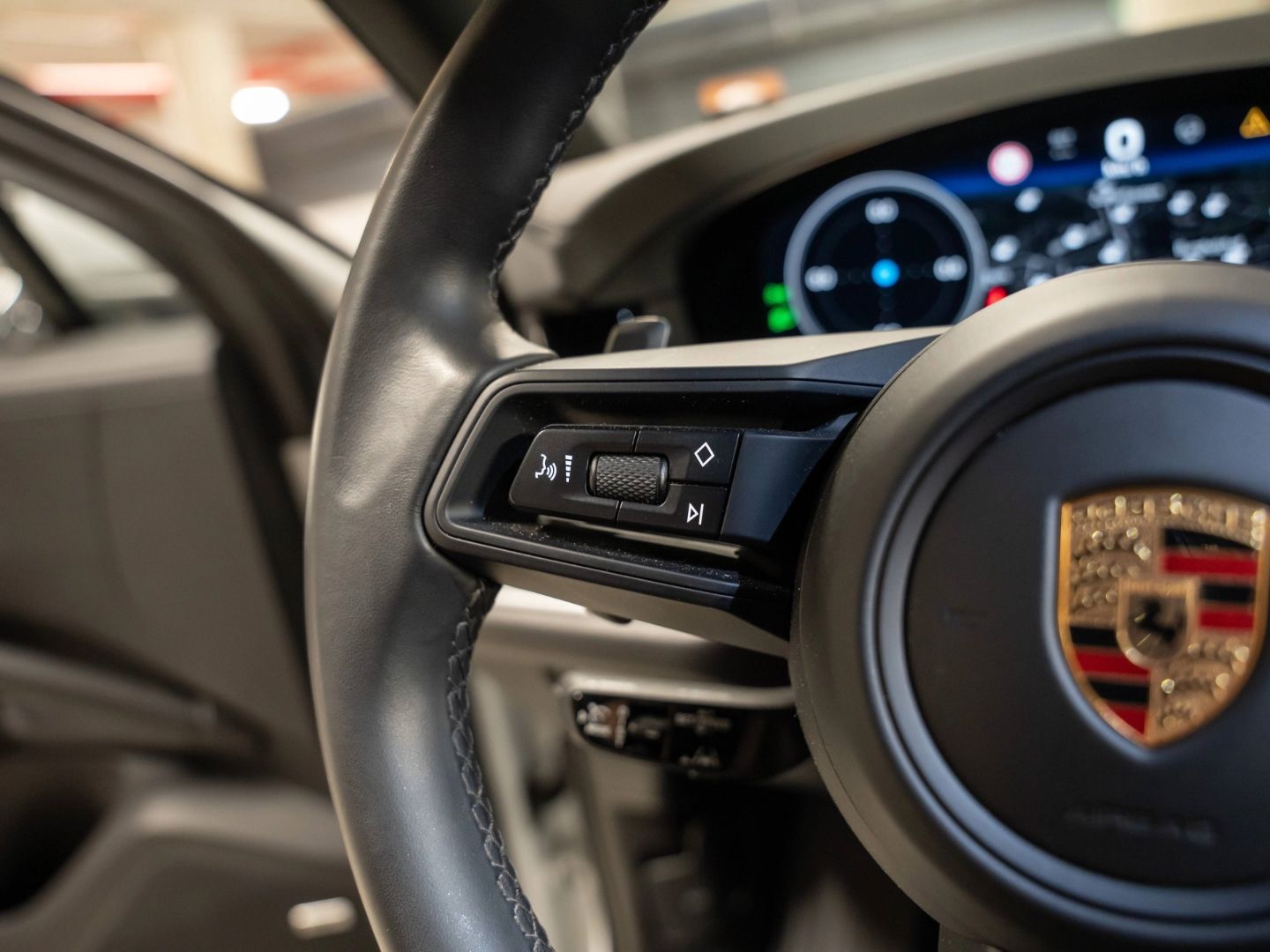 Porsche Cayenne E-Hybrid Beifahrerdisplay Massagesitze