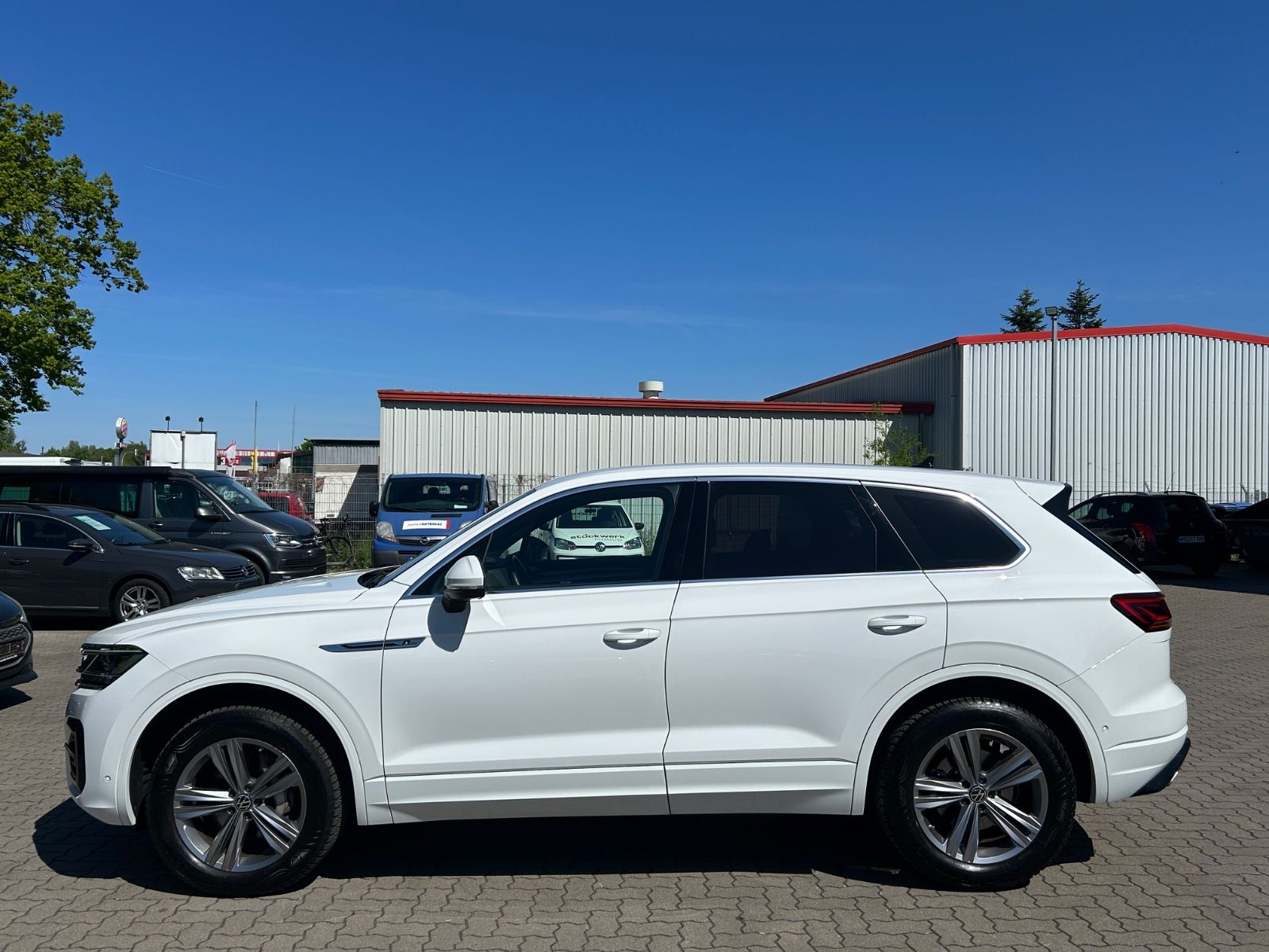 Volkswagen Touareg R-Line 4M - Samsaru's Car Outlet