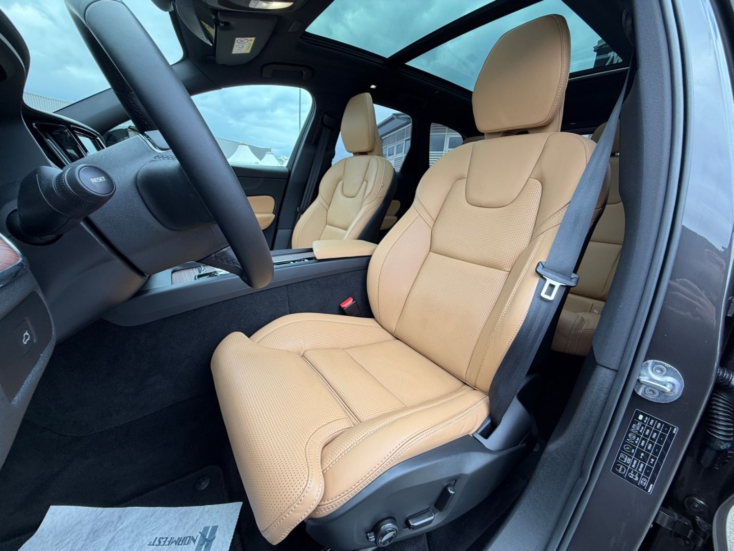Volvo XC60 B5 Ultimate Dark AWD HUD  StandHZG H&K Luft