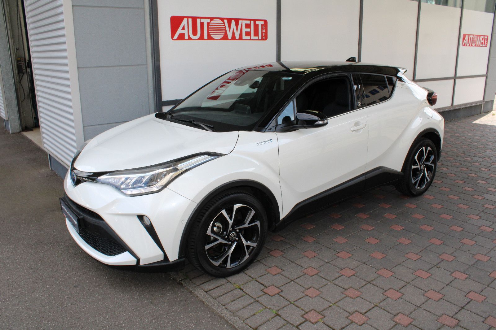 Toyota C-HR 2.0 Hybrid - Samsaru's Car Outlet
