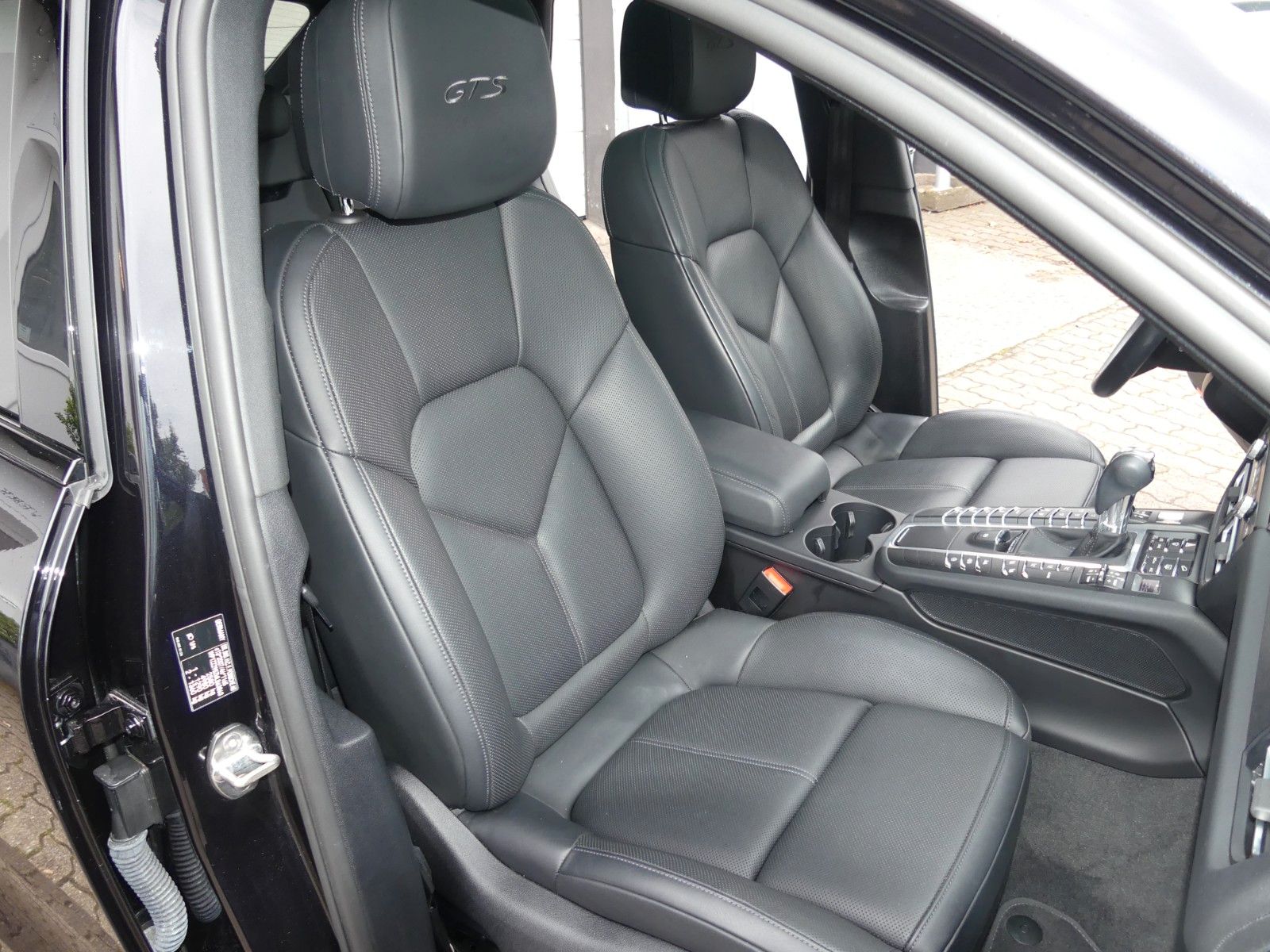Porsche Macan GTS - Samsaru's Car Outlet