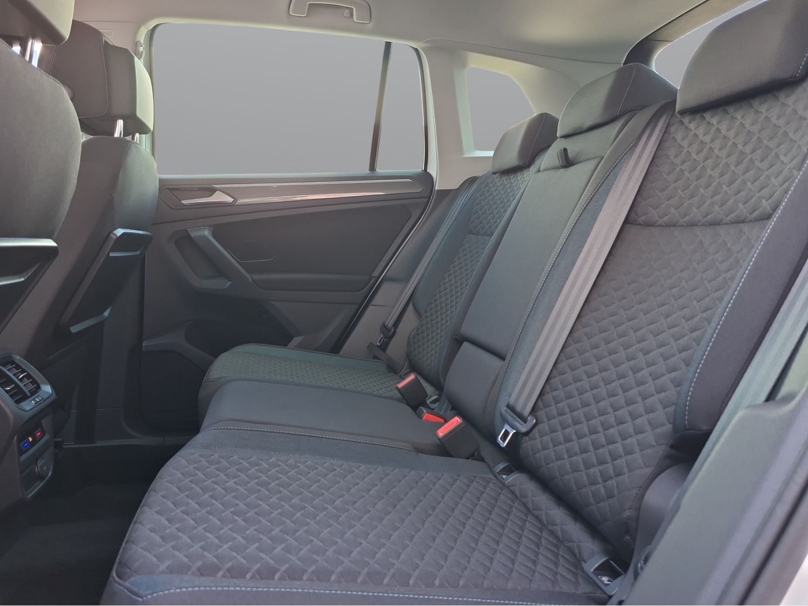 Volkswagen Tiguan 2.0 TDI DSG IQ.DRIVE - Samsaru's Car Outlet