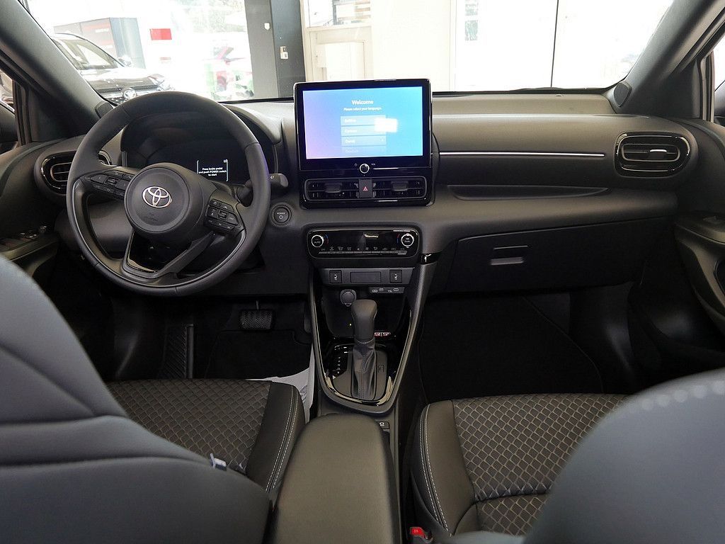 Toyota Yaris Hybrid Style Plus SHZ KAMERA NAVI ACC LED
