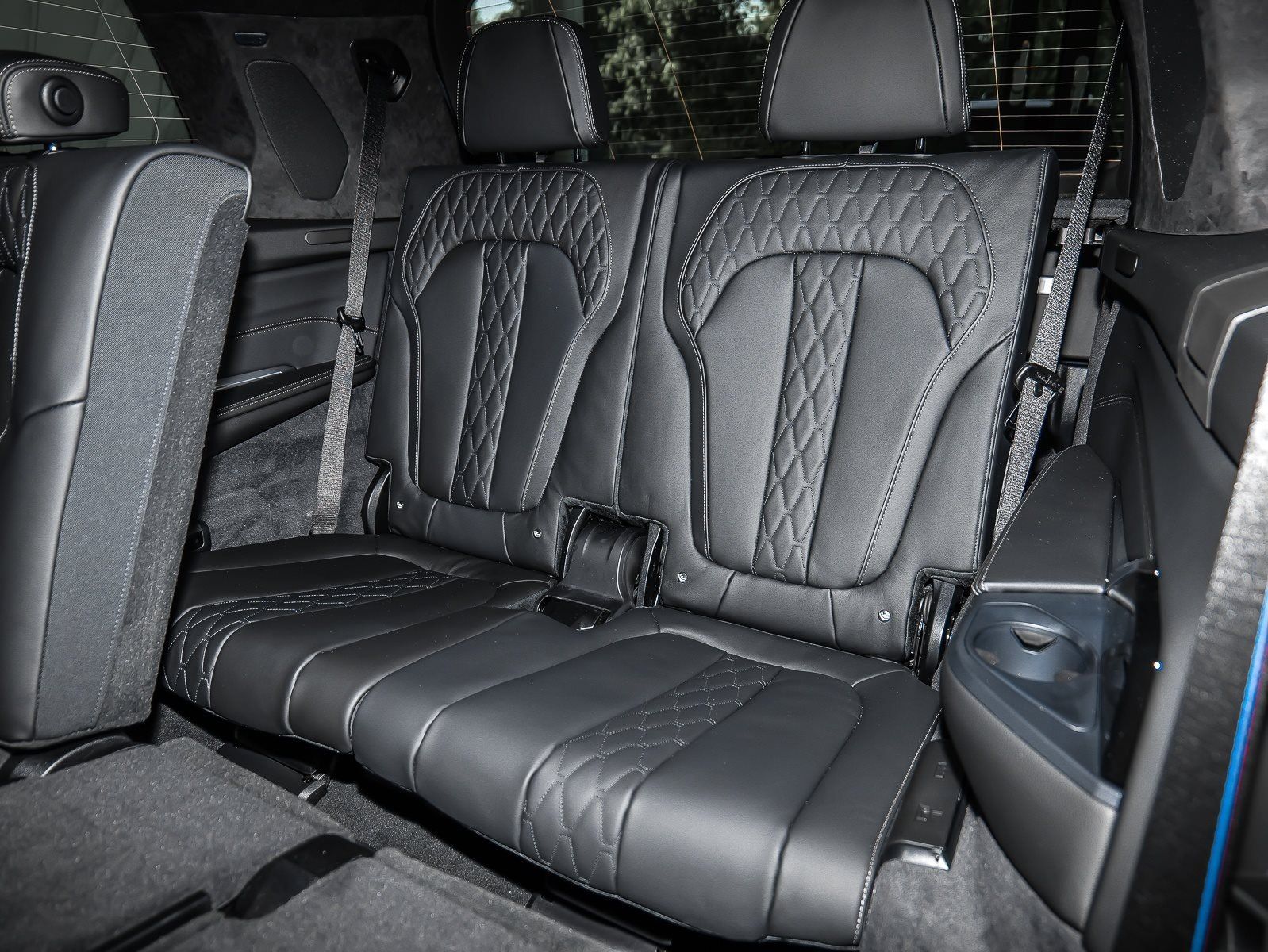 BMW X7 xDrive40d M SPORT PRO+AHK+PANO+HUD+UVM
