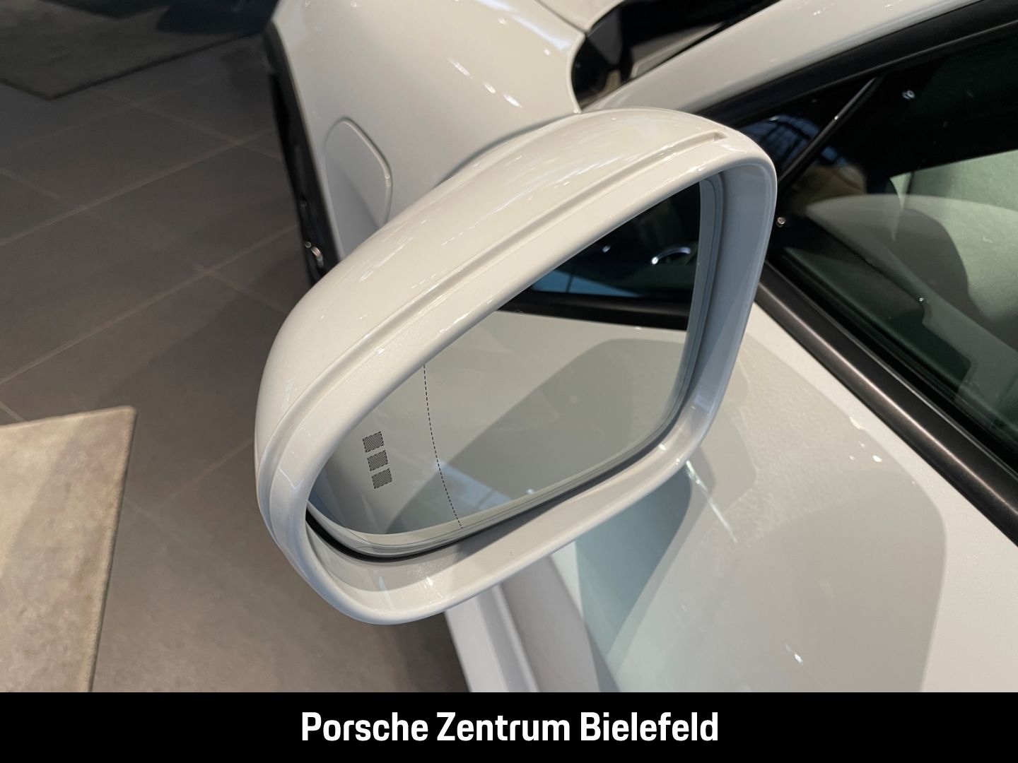 Porsche Taycan 4 Cross Turismo Panorama Surround-View
