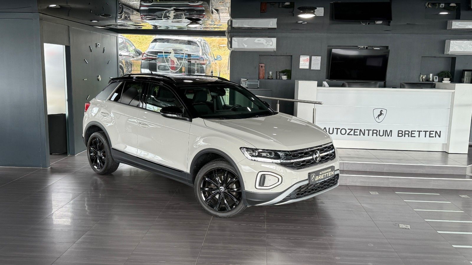 Volkswagen T-Roc 1.5 TSI Black - Samsaru's Car Outlet