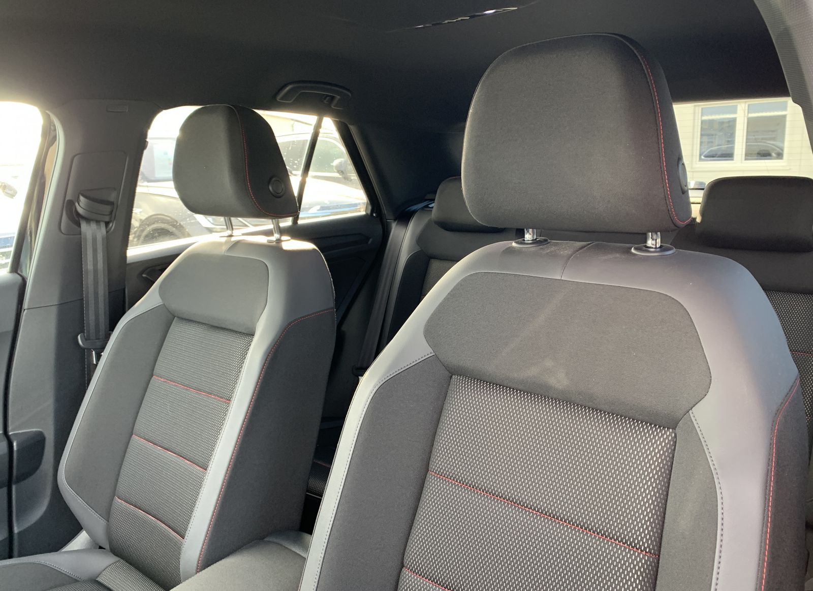 Volkswagen T-Roc 1.5 TSI Sport - Samsaru's Car Outlet