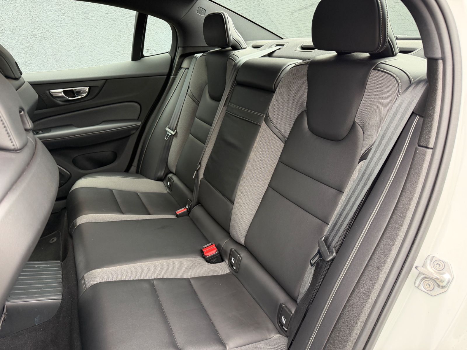 Volvo S60 Lim. R Design Plug-In Hybrid AWD Pano VOLL