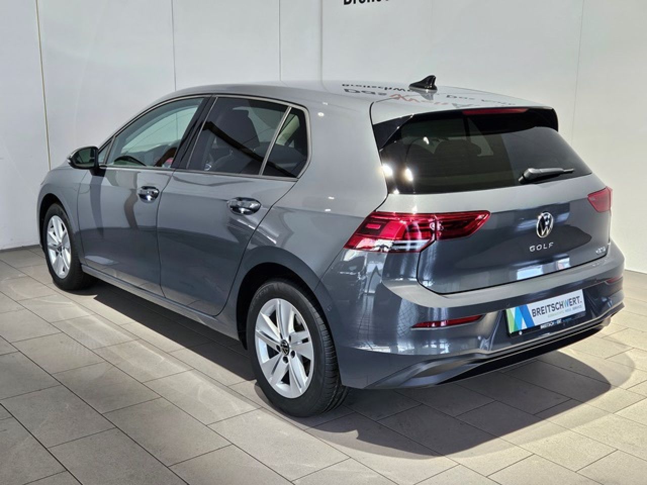 Volkswagen Golf 1.5 eTSI Life DSG - Samsaru's Car Outlet
