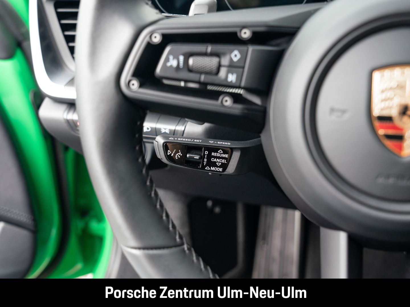 Porsche 992 911 Turbo S Pythongrün Sportabgasanlage LED