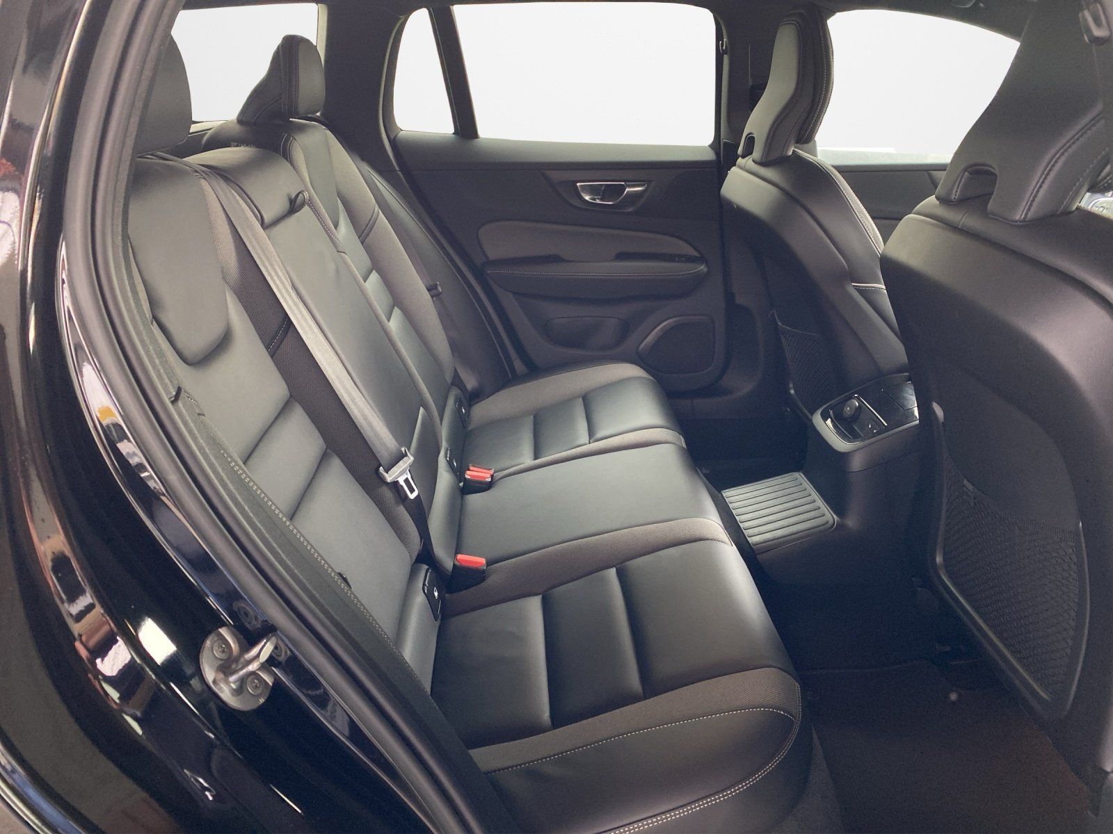 Volvo V60 T8 Plus Bright AHK*SHZ vo+hi*AWD*StHzg*