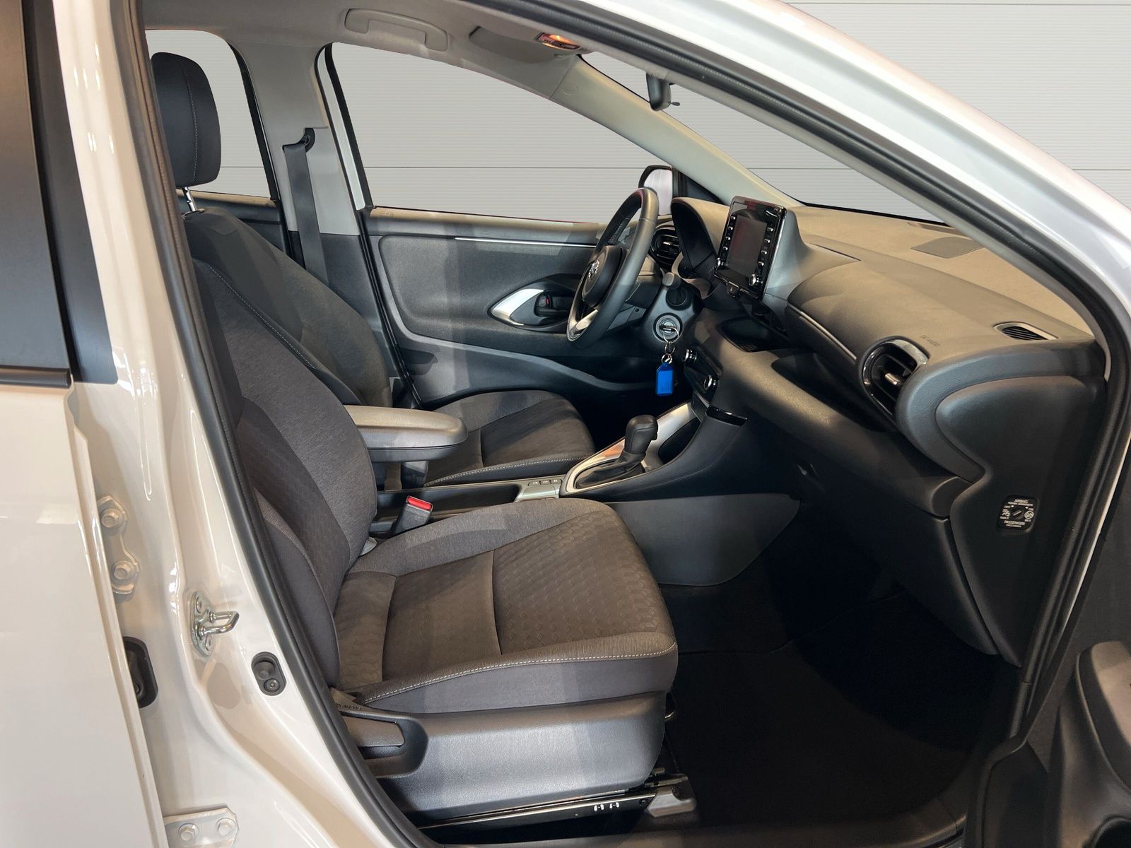 Toyota Yaris 1.5 Hybrid Business Edition - Samsaru's Car Outlet