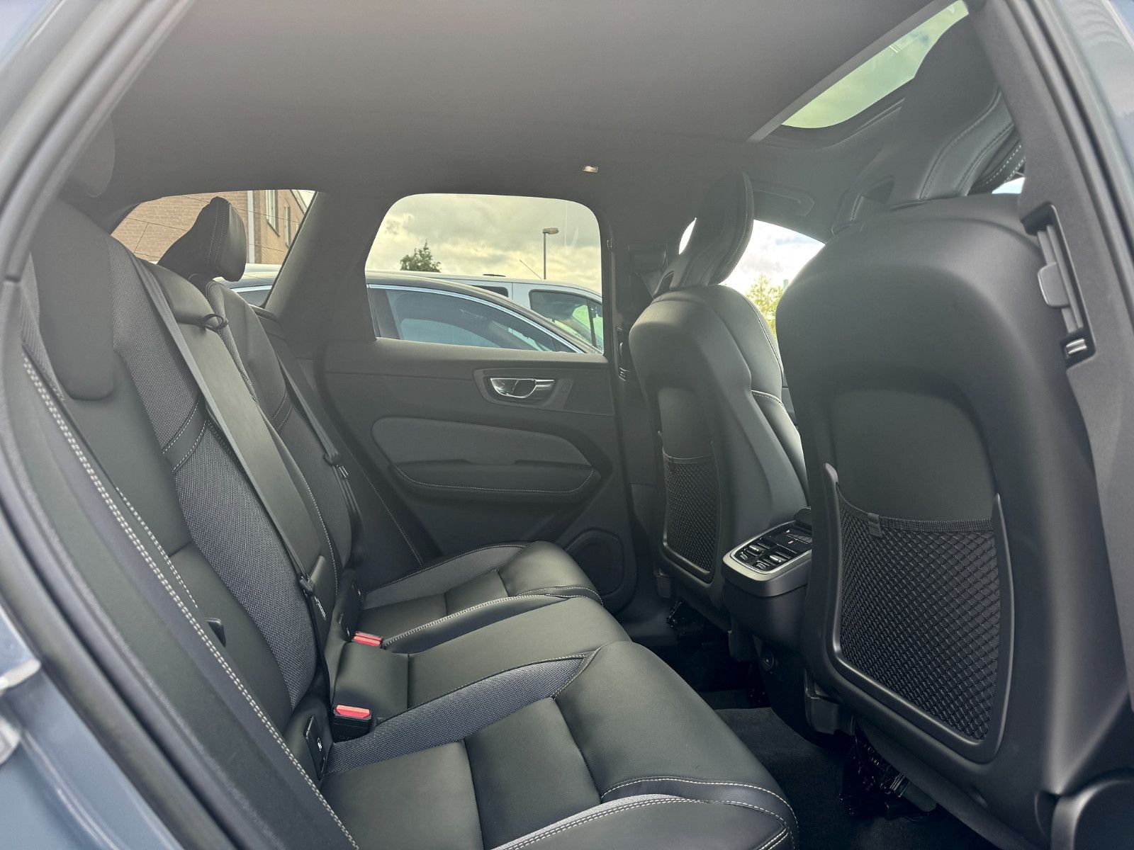 Volvo XC60 B5 D Ultimate Bright AWD Pano HeadUp AHK