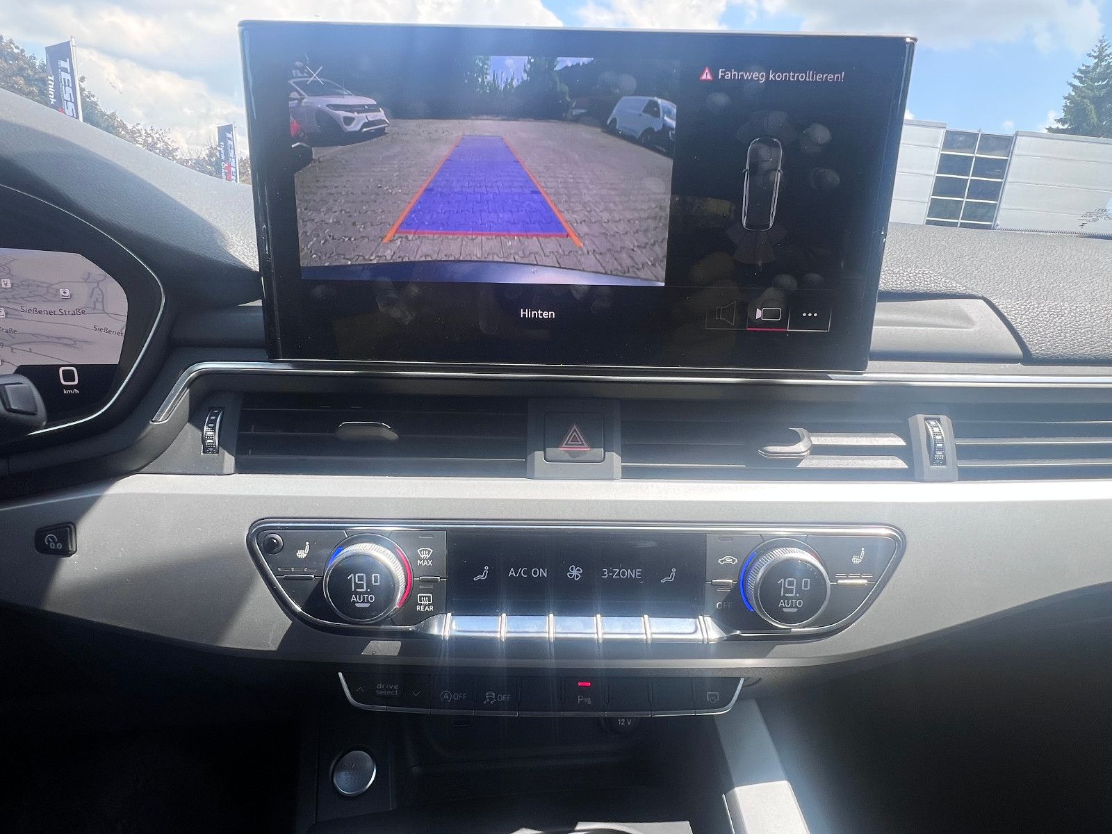 Audi A4 Avant 45 TFSI quattro S line - Samsaru's Car Outlet