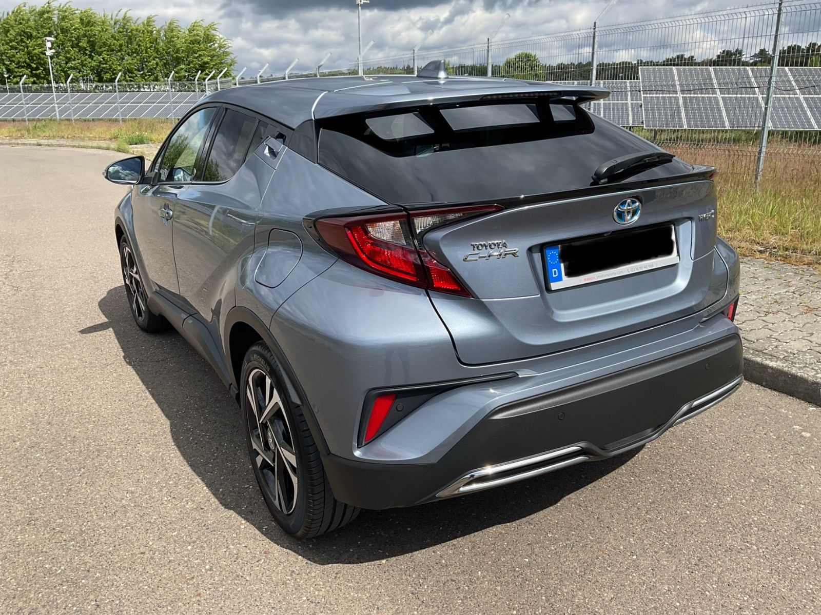 Toyota C-HR Hybrid - Samsaru's Car Outlet