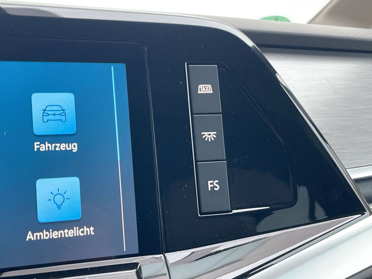 Volkswagen T7 Multivan 2.0 TDI DSG - Samsaru's Car Outlet
