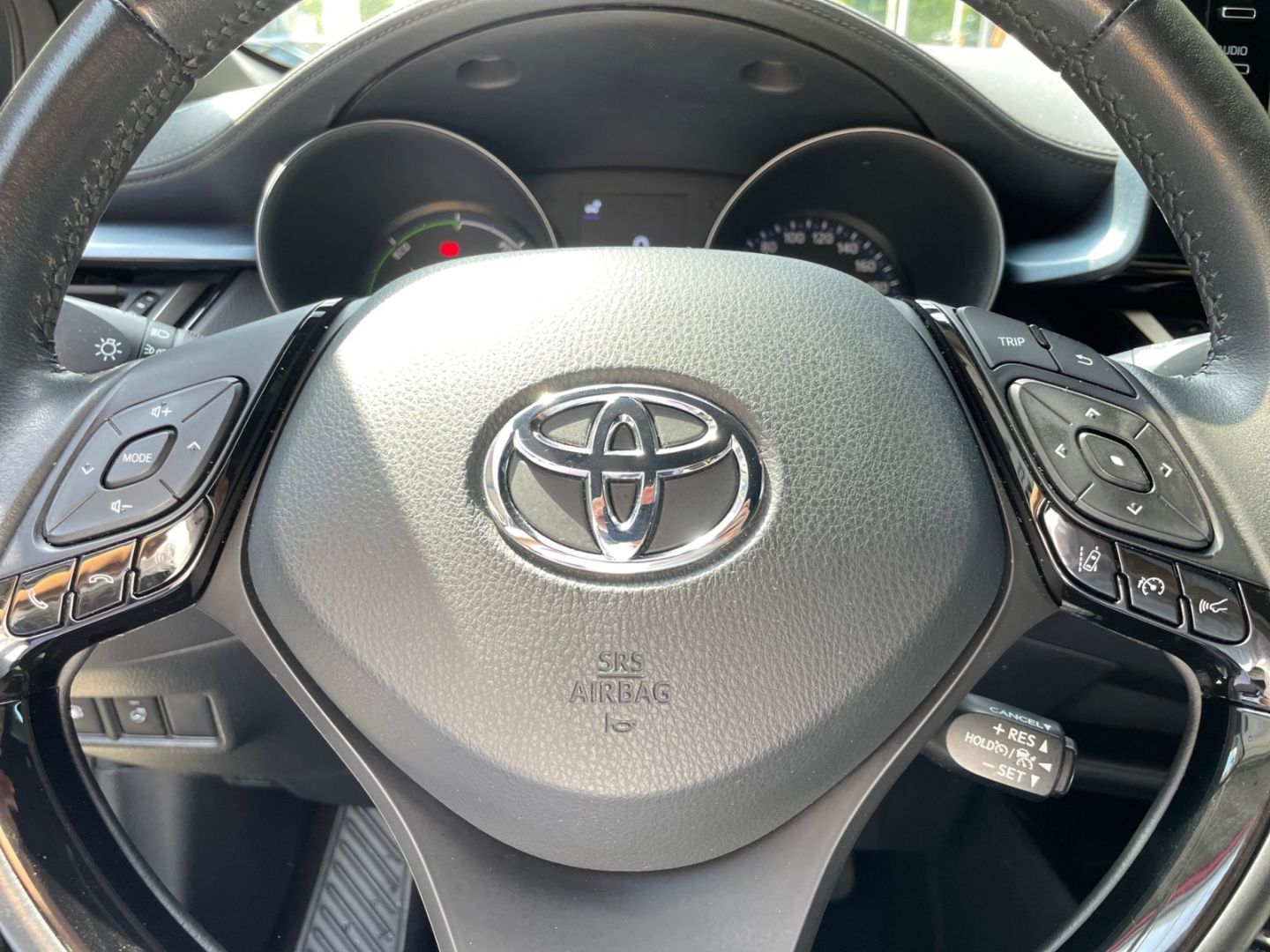 Toyota C-HR 2.0 Hybrid Team - Samsaru's Car Outlet