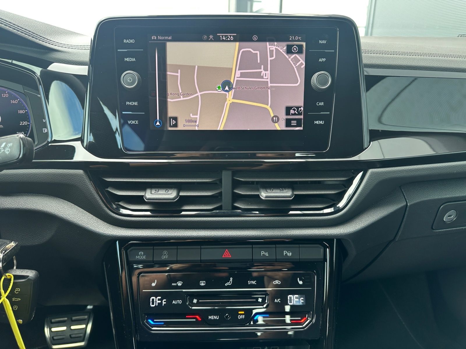 Volkswagen T-Roc R-Line - Samsaru's Car Outlet