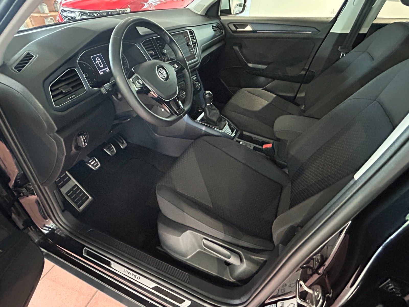 Volkswagen T-ROC 1.5 TSI United - Samsaru's Car Outlet