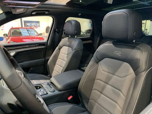 Volkswagen Touareg 3.0 TDI R-Line Final AHK 21Z Pano Stand
