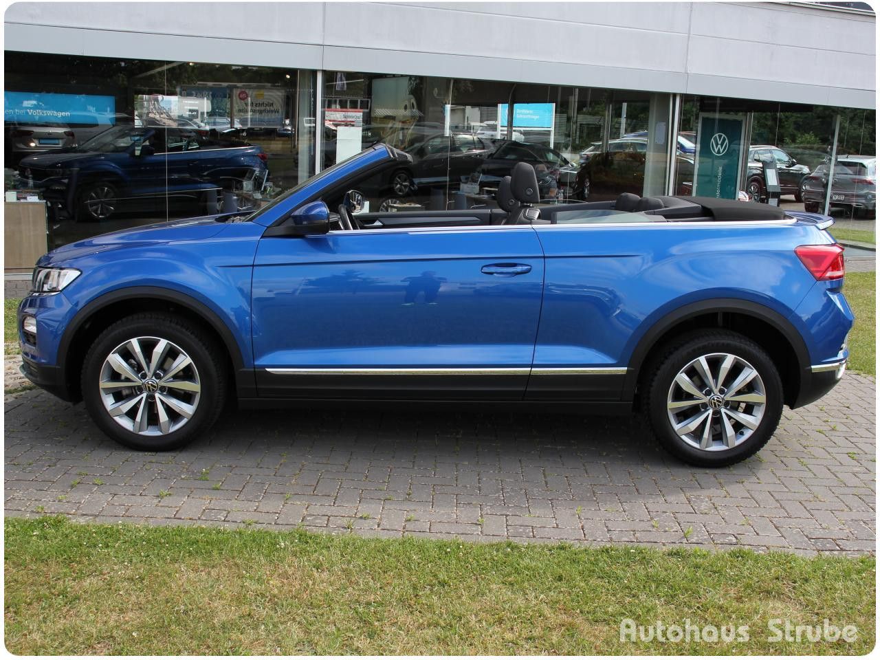 Volkswagen T-Roc Cabriolet Style 1.5 TSI DSG - Samsaru's Car Outlet