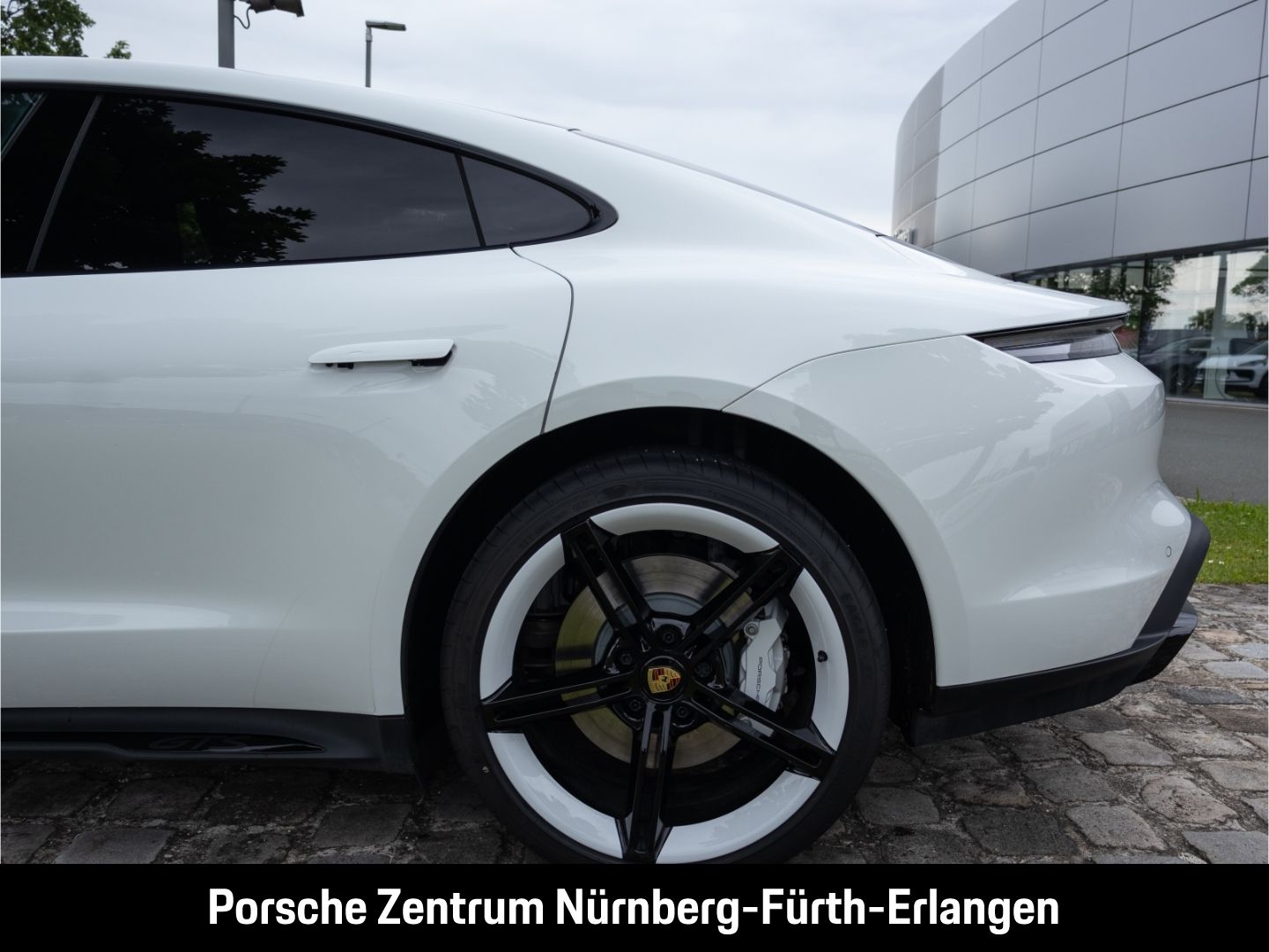 Porsche Taycan GTS PSCB BOSE InnoDrive SurroundView Pano
