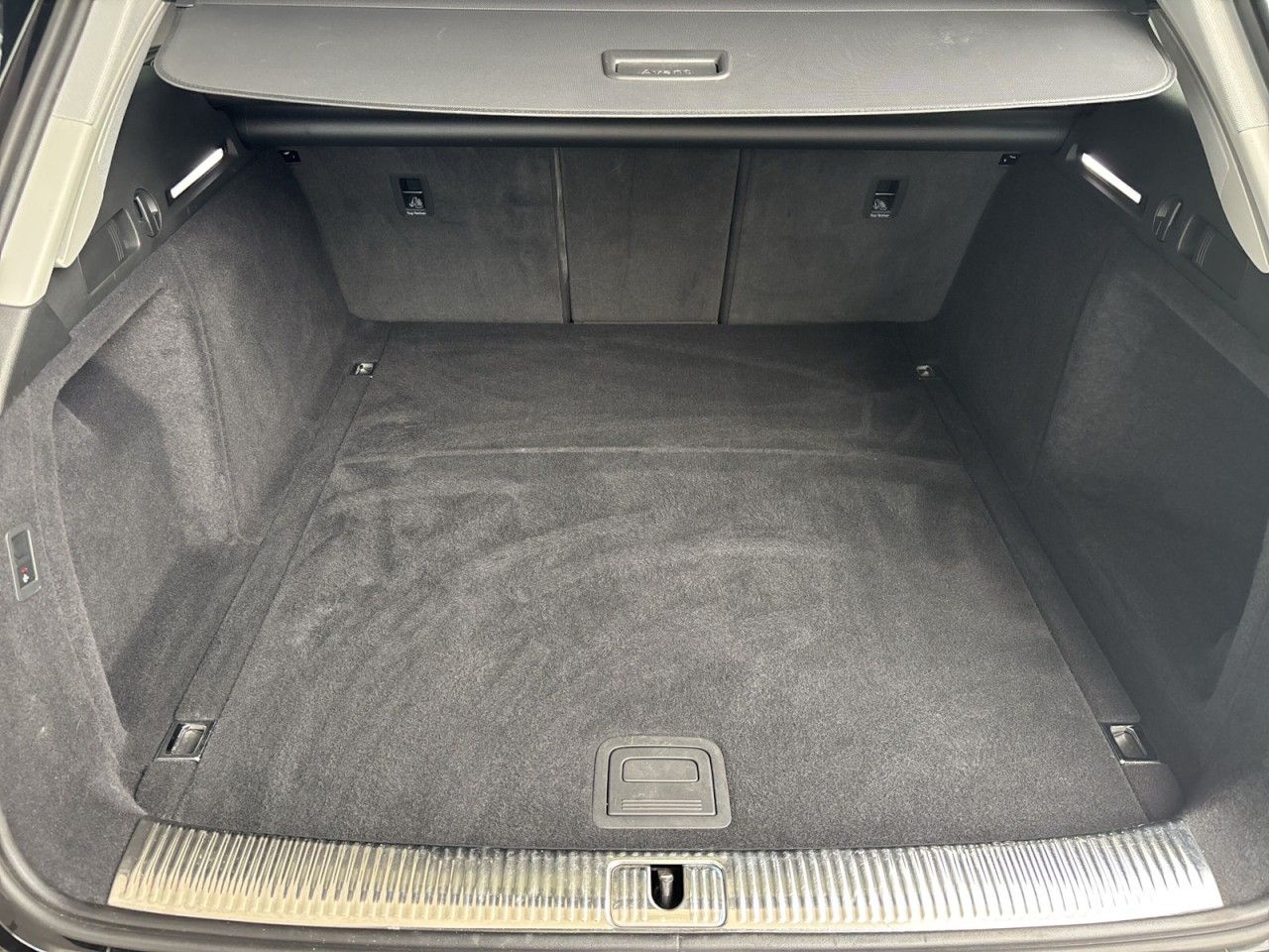Audi A4 Avant 40 TDI Advanced - Samsaru's Car Outlet