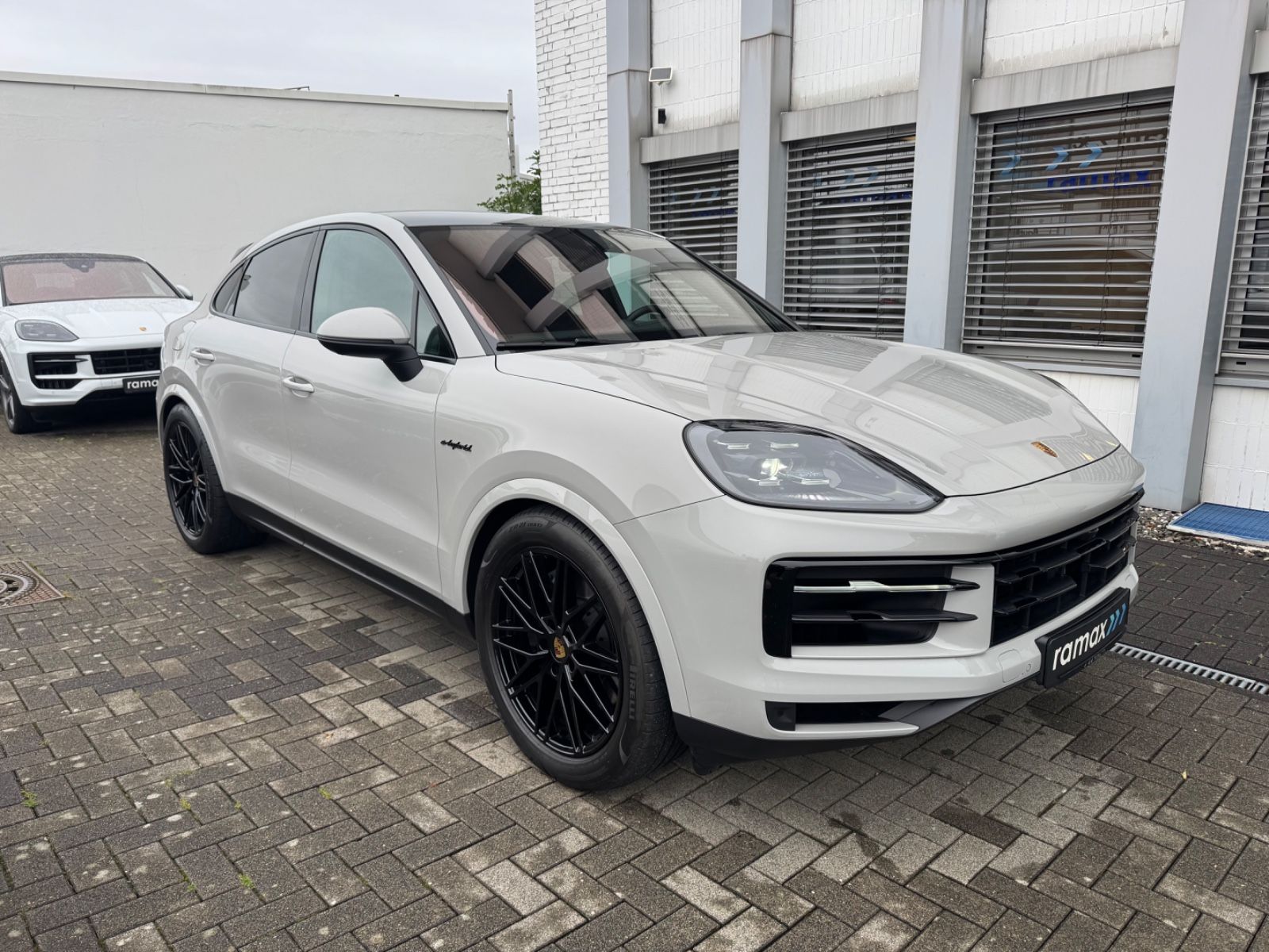 Porsche E-Hybrid Coupé INNODRIVE-LUFTF-PANO-MASSAGE-VOLL