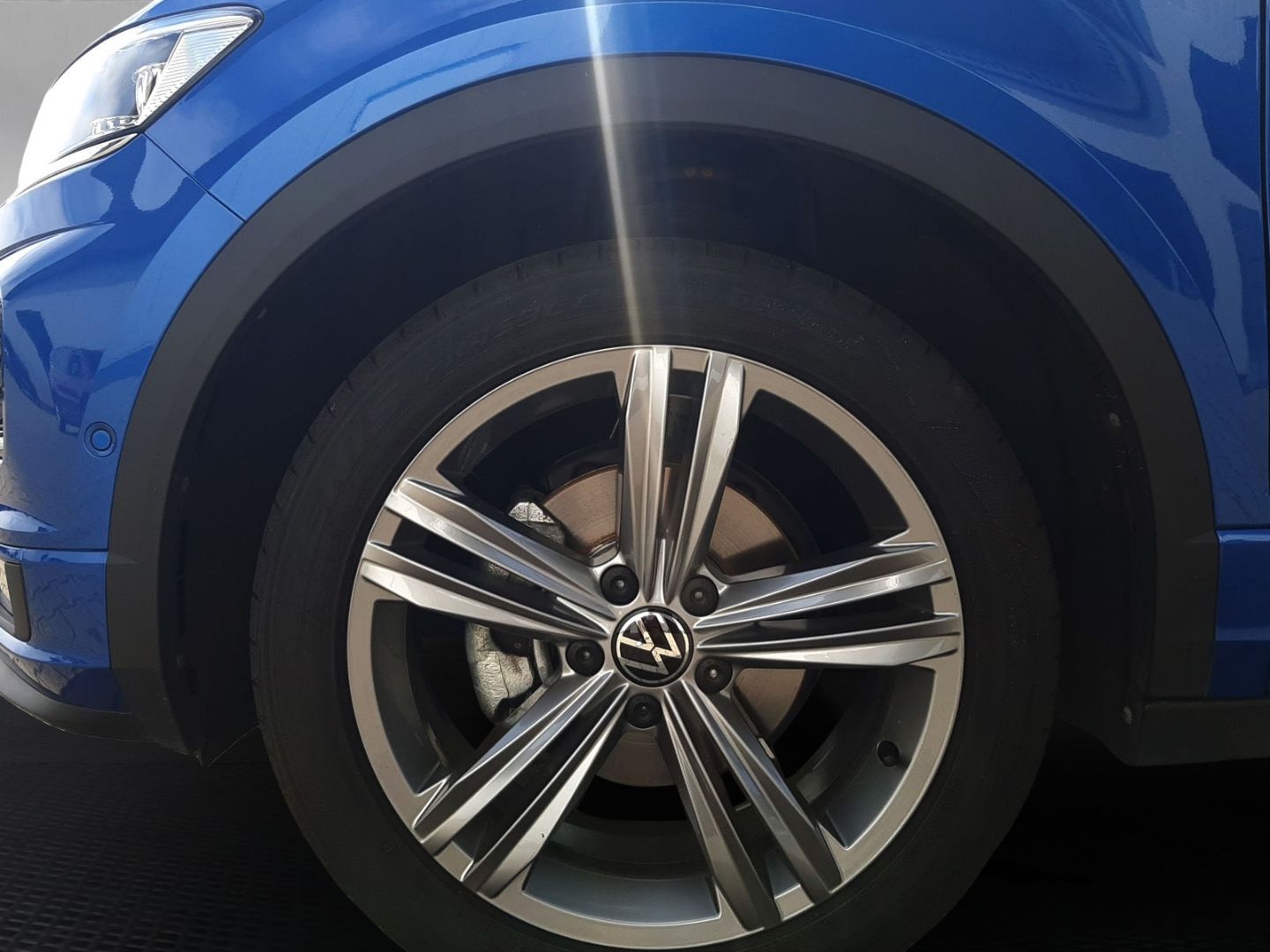 Volkswagen T-Roc R-LINE - Samsaru's Car Outlet