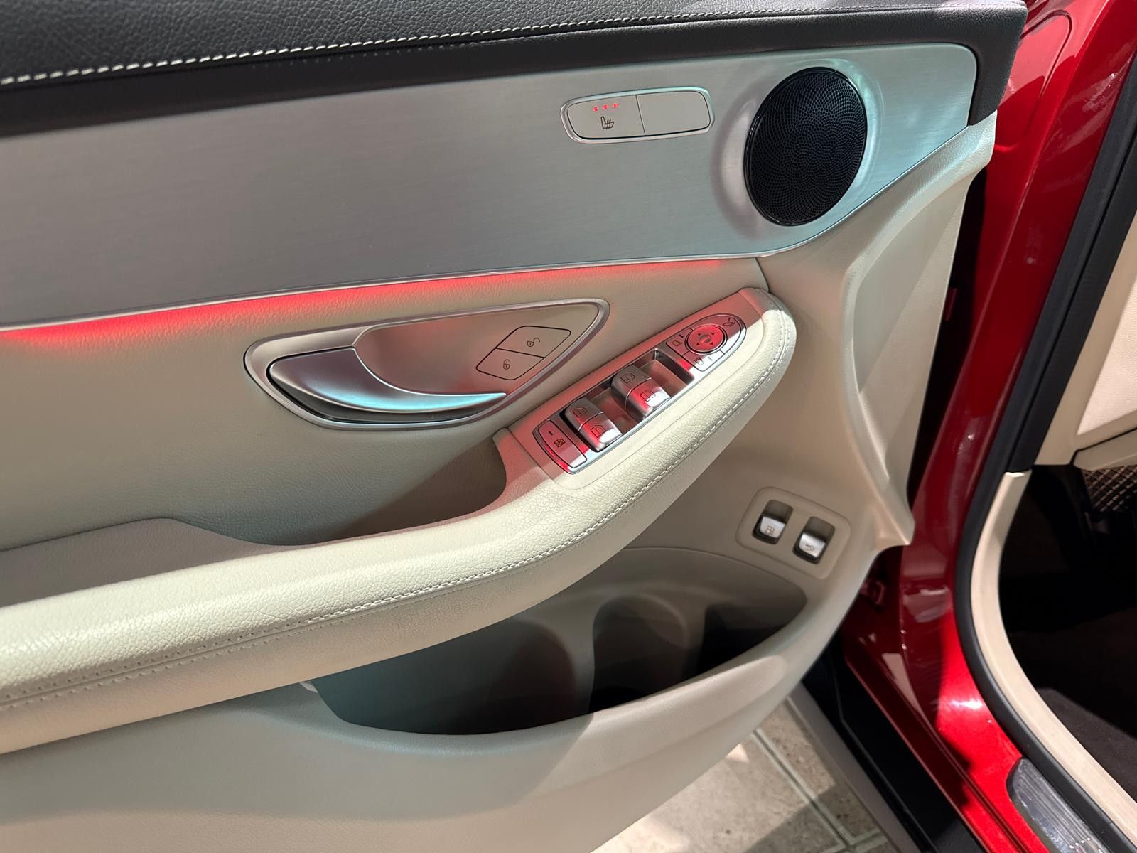 Mercedes-Benz GLC 300 e 4M - Samsaru's Car Outlet