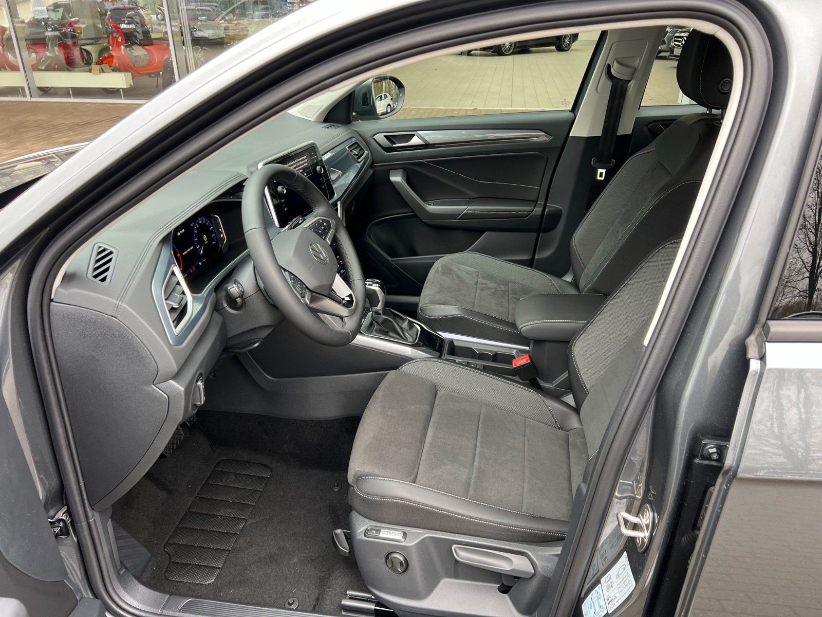 Volkswagen T-Roc Style 2.0TDI DSG - Samsaru's Car Outlet