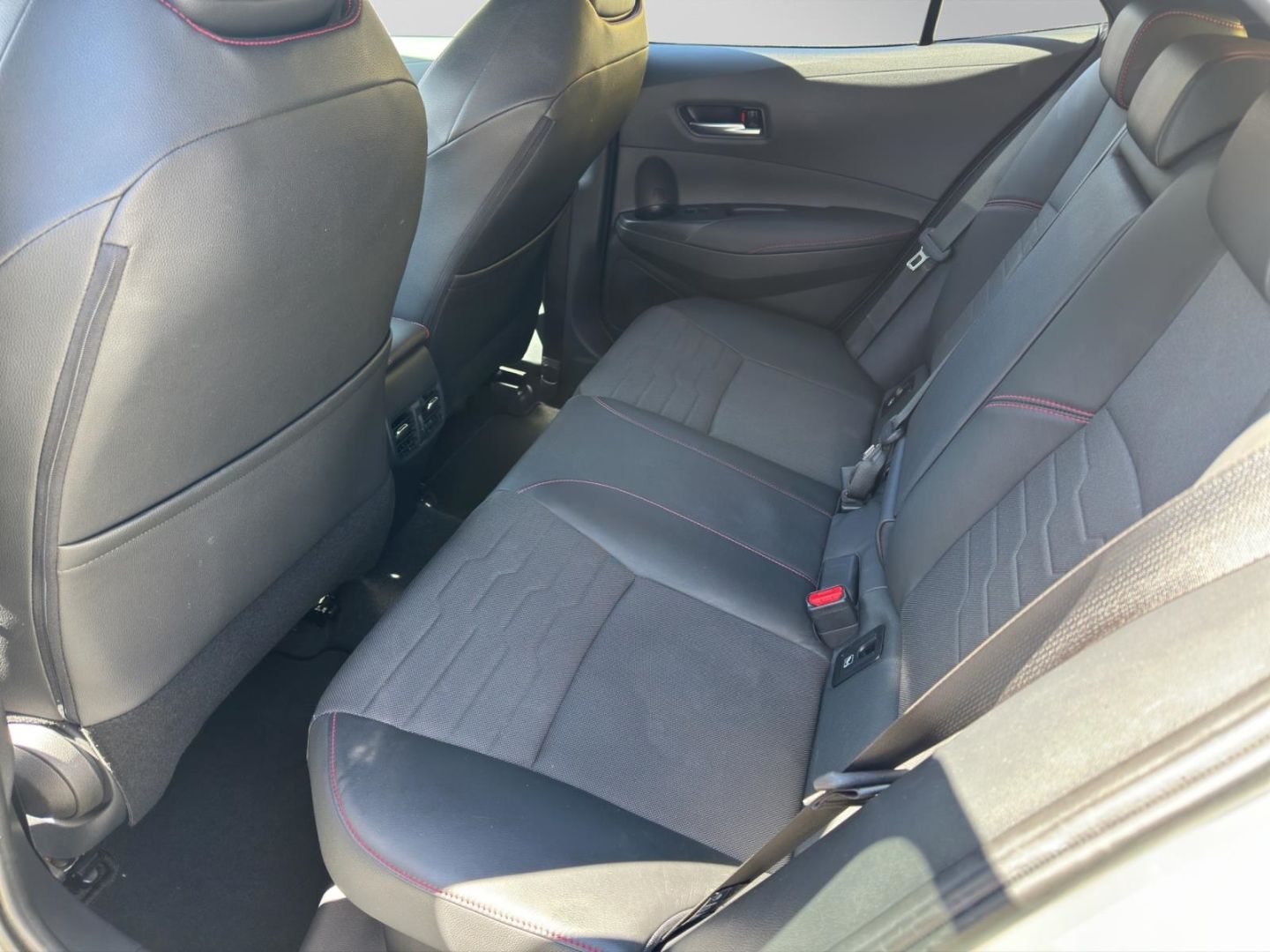 Toyota Corolla 2.0 Hybrid Lounge - Samsaru's Car Outlet