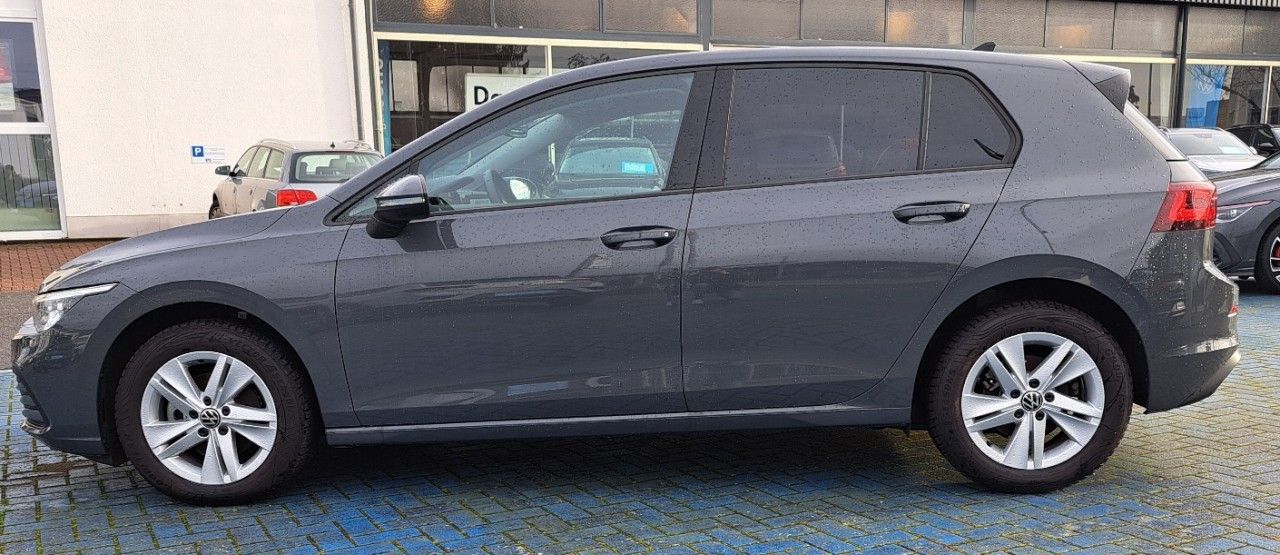 Volkswagen Golf VIII 1.0 TSI Life - Samsaru's Car Outlet
